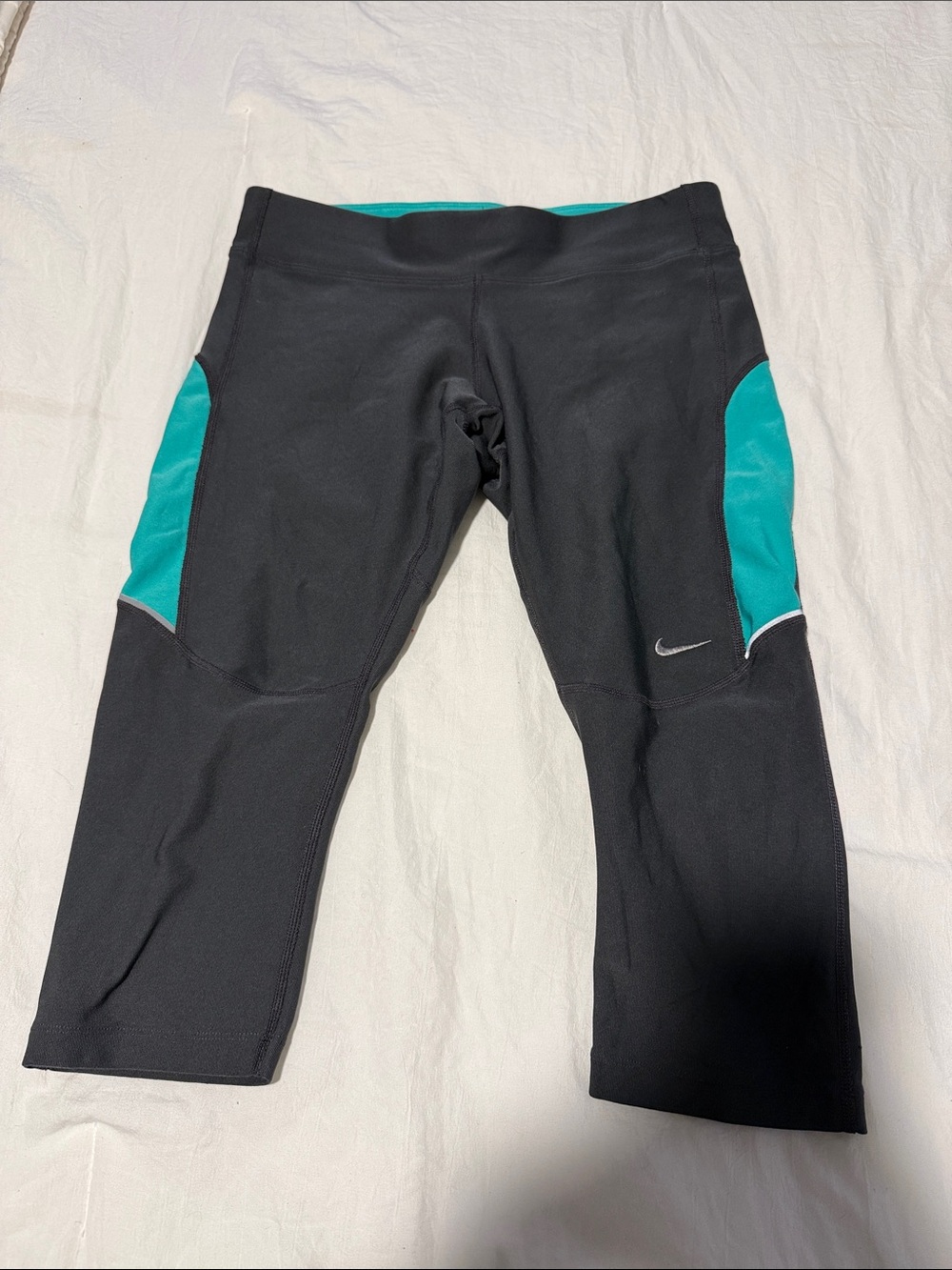 Nike Black and Teal Performance Capri Leggings Size Small